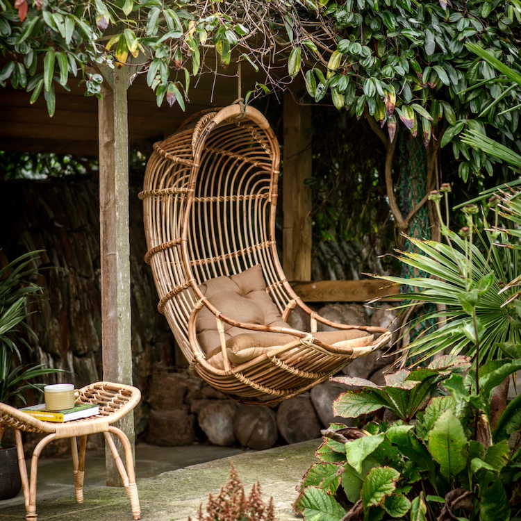 The way to Create a Cosy Out of doors Seating Space